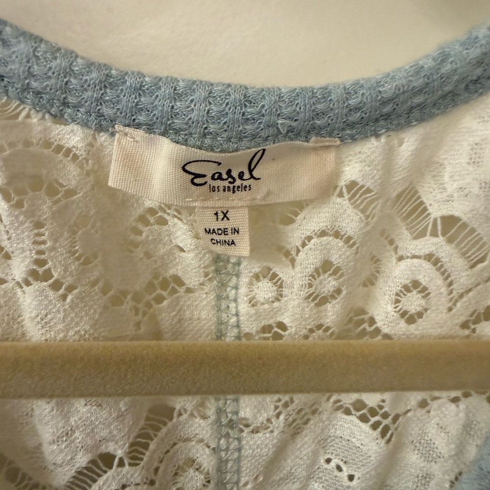 Easel Blue and White Lace Knit Top 1X - Picture 3 of 8